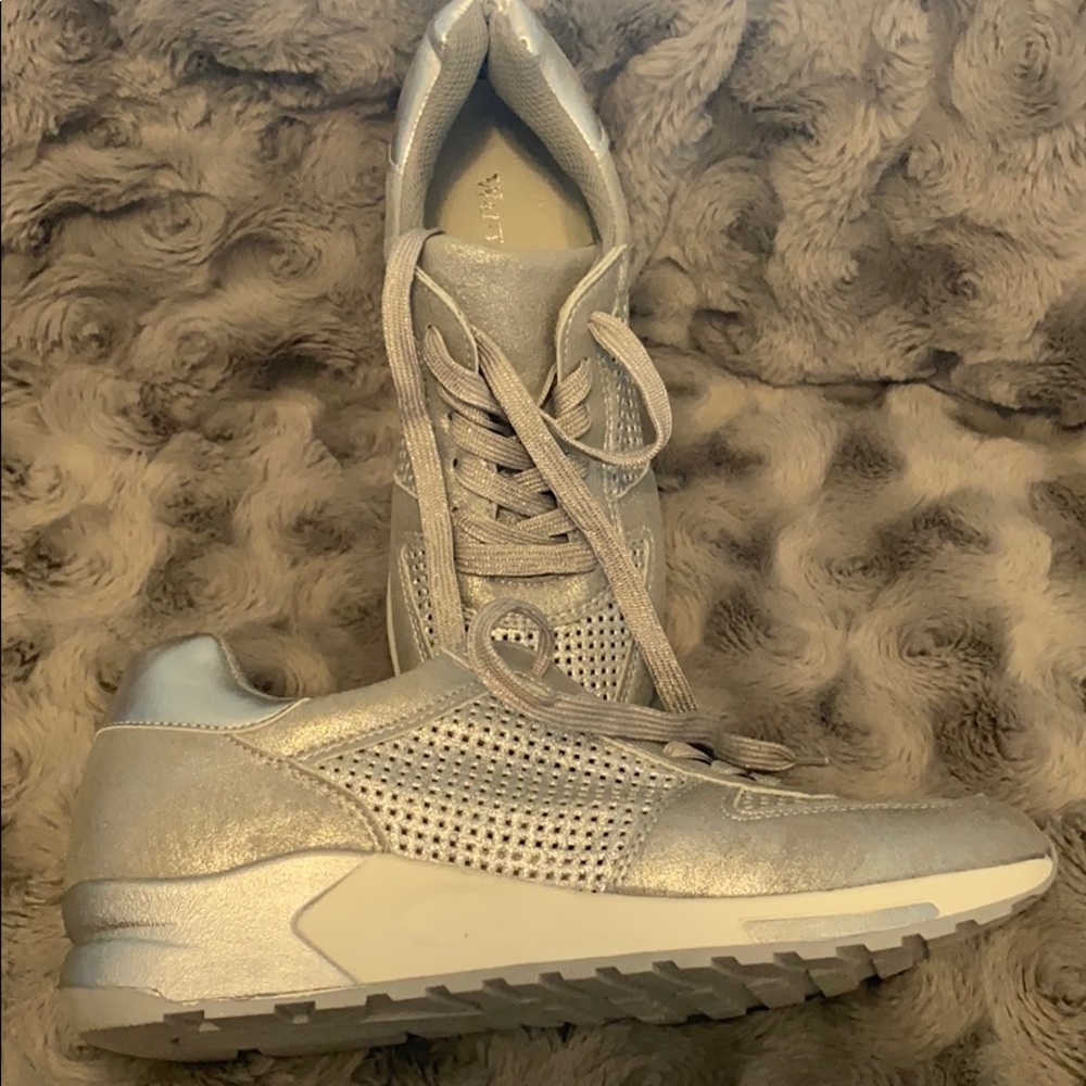 NWOT - Sneakers - Wanted